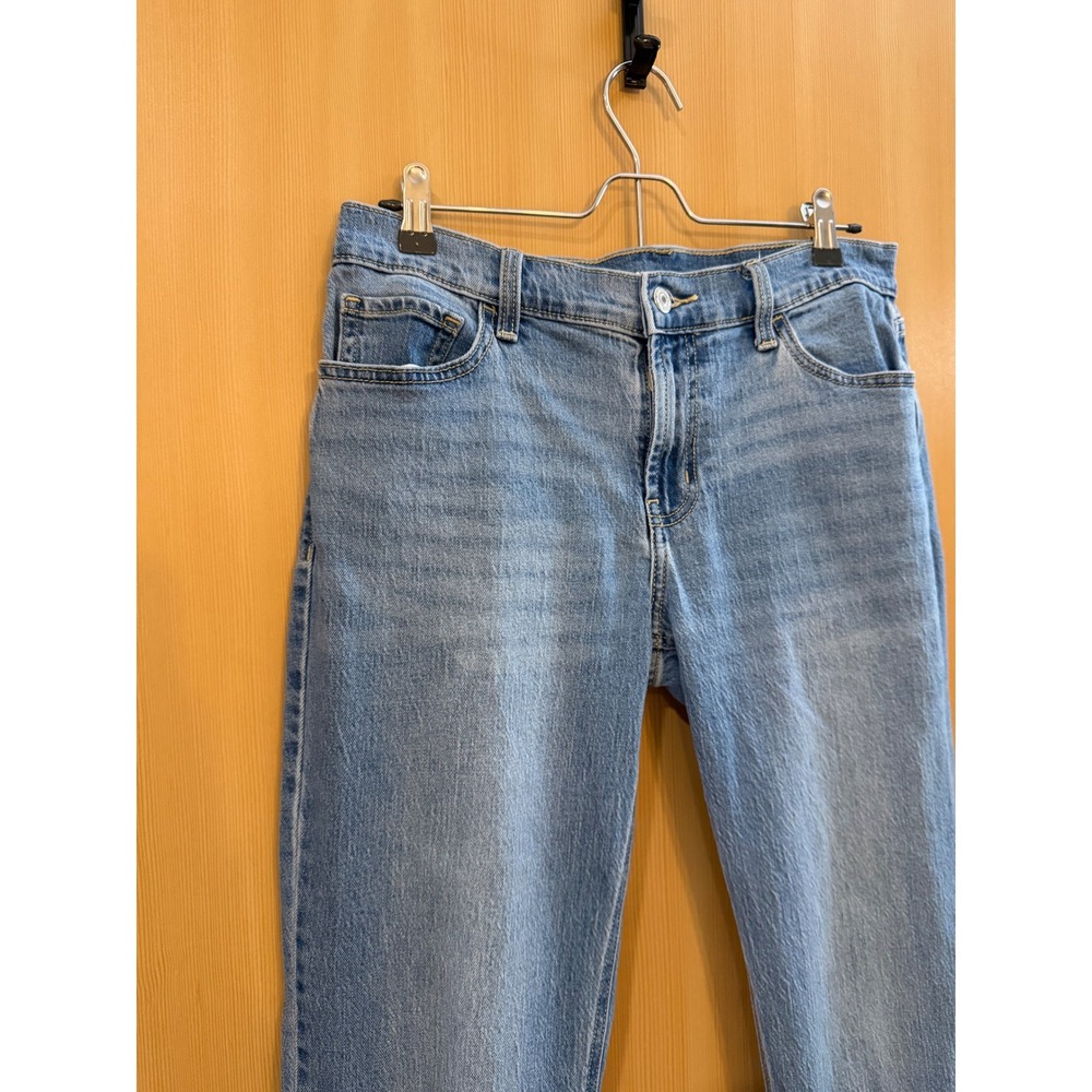 Old Navy Wow Boyfriend Jeans Light Wash Mid Rise Size 6 Blue Straight Leg Denim - Picture 3 of 8